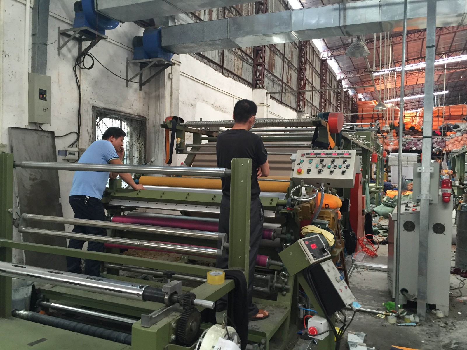 QQ圖片20160929142652.jpg 洲通機(jī)械服裝復(fù)合機(jī)調(diào)試