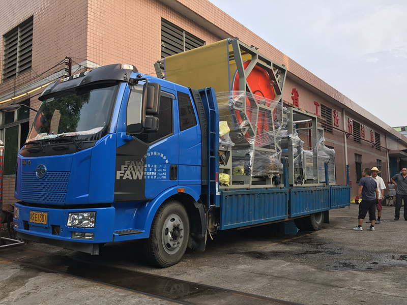 IMG_1372海綿復(fù)合機(jī)(800).jpg IMG_1372海綿復(fù)合機(jī)(800).jpg